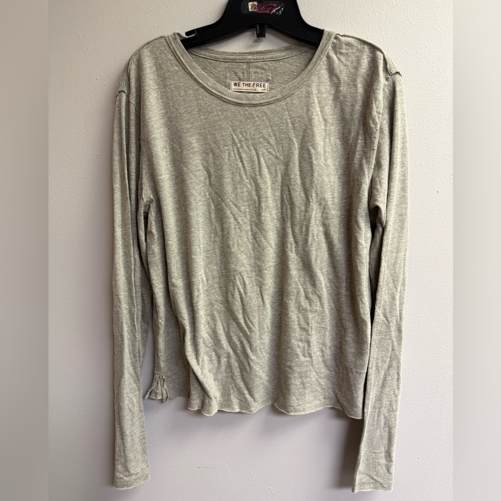 We The Free Light Gray Long Sleeve Crewneck Top